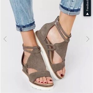 Diba True Green Clover Leather Sandal size 10